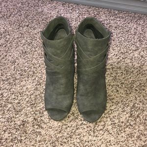 dillyn platform bootie